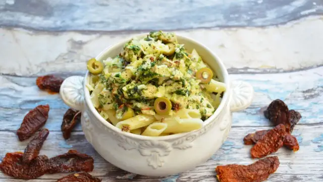 Penne w sosie szpinakowym: Szybko i pysznie! Przepis, triki, warianty