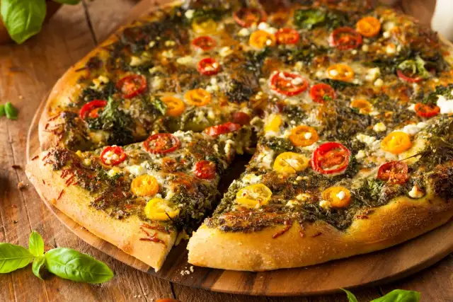 Najlepsze warzywa, które nakładamy na pizze - odkryj smaki, które zachwycą