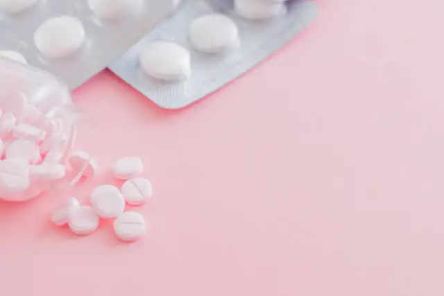 Aspiryna dla dzieci: dlaczego to śmiertelne ryzyko? Poradnik dla rodziców