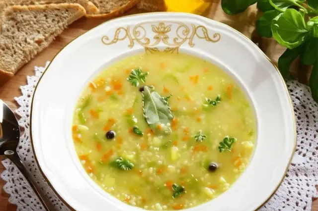 Krupnik z jaką kaszą? Sekret smaku i konsystencji