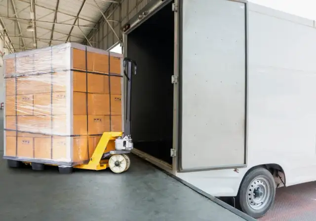 Wysokość naczepy tira - co musisz wiedzieć, aby uniknąć problemów