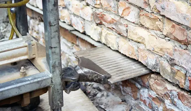 Jak zrobić izolację poziomą w starym budynku, aby uniknąć wilgoci?