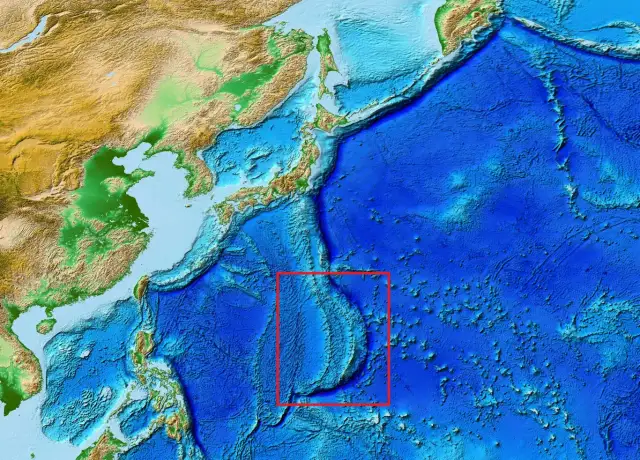 Mapa batymetryczna Pacyfiku z zaznaczonym rowem Mariańskim, miejscem o największej głębokości oceanu.