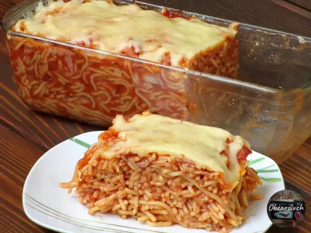 Szybka zapiekanka z makaronem spaghetti, która zachwyci całą rodzinę