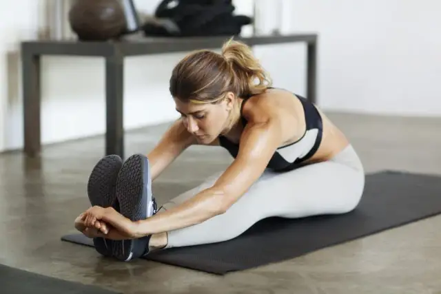 Czy podczas okresu można ćwiczyć mięśnie brzucha bez ryzyka bólu?