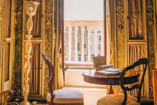 Ca' Sagredo: Lusso Storico sul Canal Grande | Guida Completa