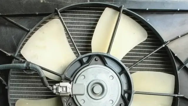 Audi A3: Jak zdiagnozować awarię wentylatora chłodnicy?