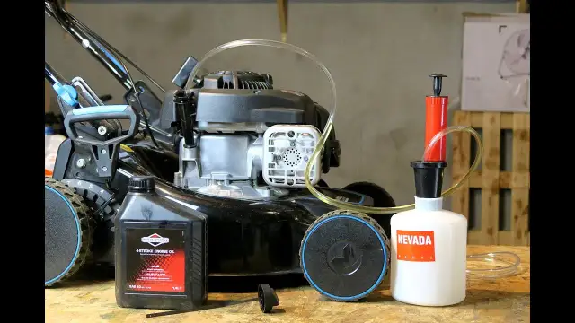 Czy można wlać olej samochodowy do kosiarki? Unikaj kosztownych błędów