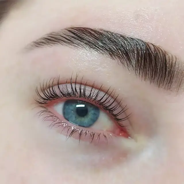 Jak długo utrzymuje się efekt liftingu rzęs? Oto co musisz wiedzieć