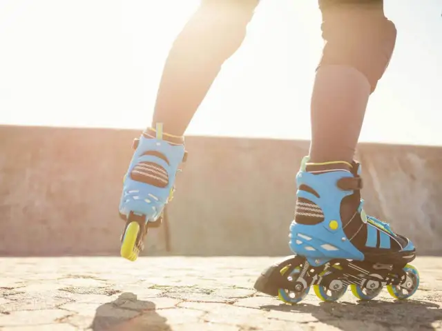 Jakie kółka do rolek na asfalt wybierać, aby uniknąć problemów?