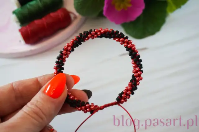 Bransoletki z koralików krok po kroku: Twórz własną biżuterię!
