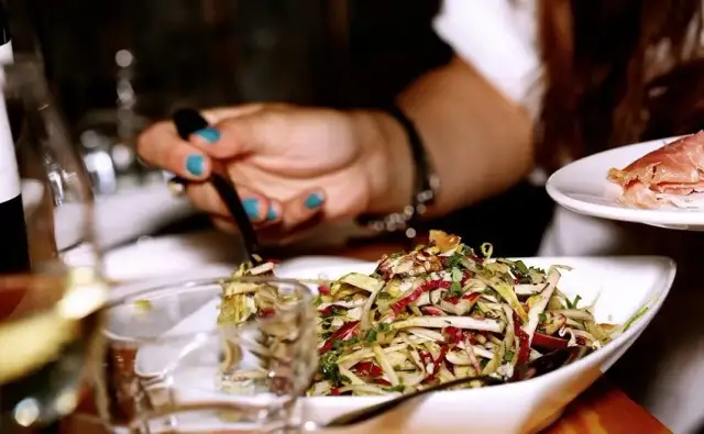 Gdzie zjeść w Suwałkach? Odkryj najlepsze restauracje i smaki