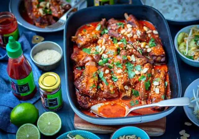 Co podać do żeberek? Idealne surówki i przepisy Alana Szewczyka