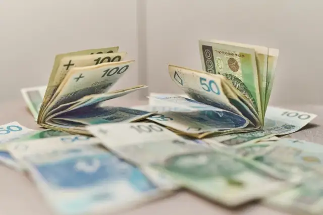 Co oznacza zawieszenie emerytury i jak uniknąć problemów z wypłatą?