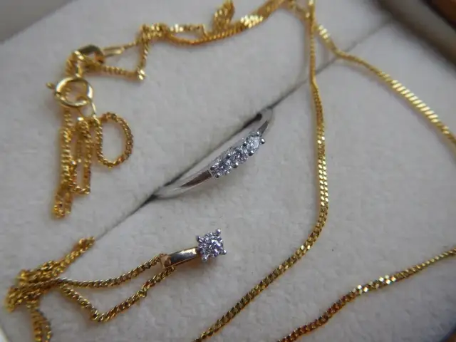 Czy próba złota 375 jest dobra? Odkryj zalety i wady tej biżuterii