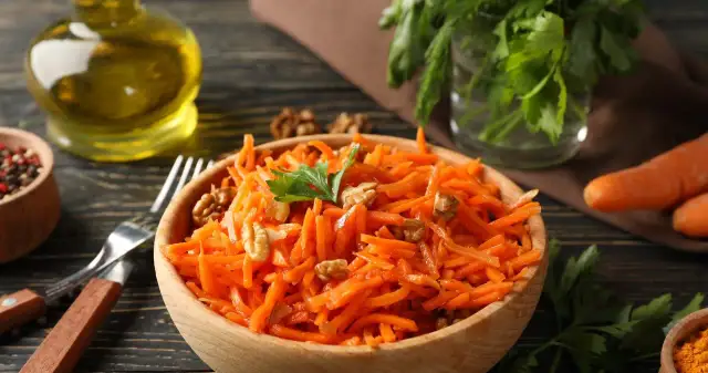 Surówka z marchewki jak z restauracji - prosty przepis na smakowitość