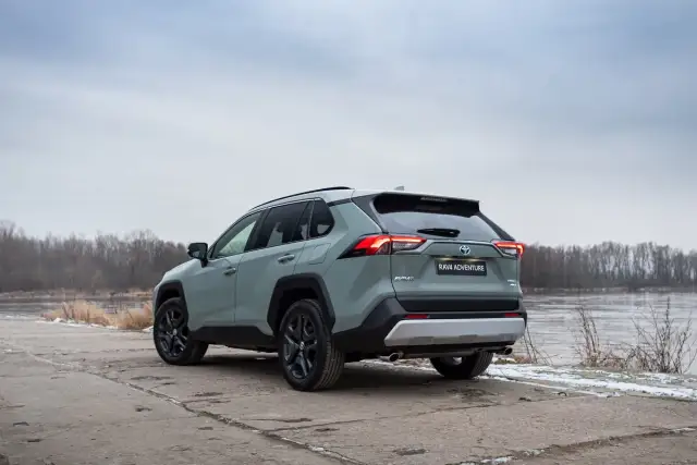 Ile kosztuje toyota rav4 hybrid? Ceny, promocje i porównania modeli