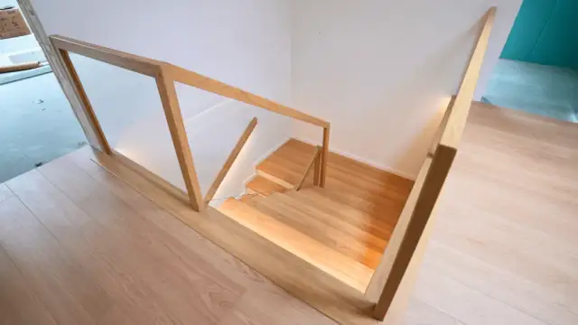 Jak zrobić oświetlenie schodów, aby uniknąć niebezpieczeństw i kosztów