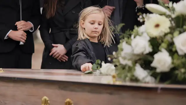 Co włożyć dziecku do trumienki, aby uczcić jego pamięć?