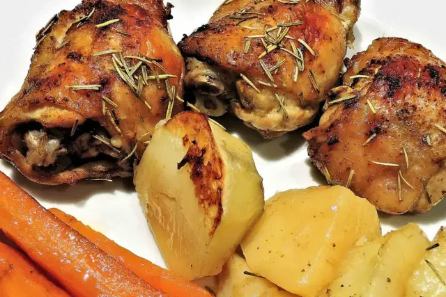 Pieczone ćwiartki z kurczaka: sekret soczystości i chrupkości
