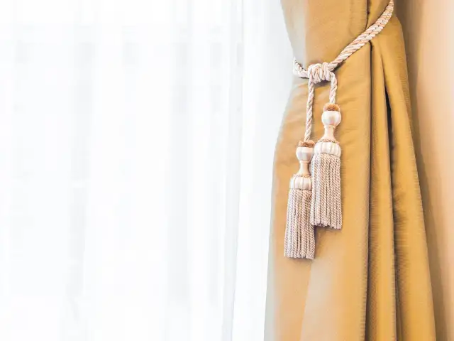 Ozdoby do firan jak zrobić: proste pomysły na wyjątkowe dekoracje