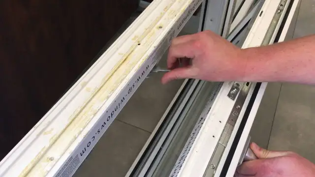 Jak otworzyć okno uchylne bez problemów – proste kroki i porady