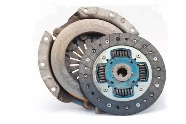 Spalone sprzęgło co robić? Kluczowe kroki, aby uniknąć kosztów naprawy