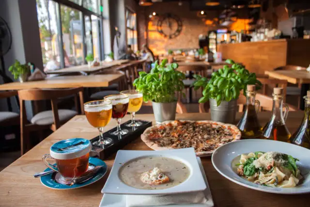 Wrocław: Gdzie zjeść? Odkryj TOP restauracje i uniknij pułapek!
