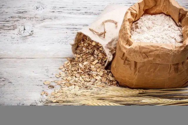 Czy mąka owsiana jest dietetyczną? Odkryj jej zdrowotne korzyści