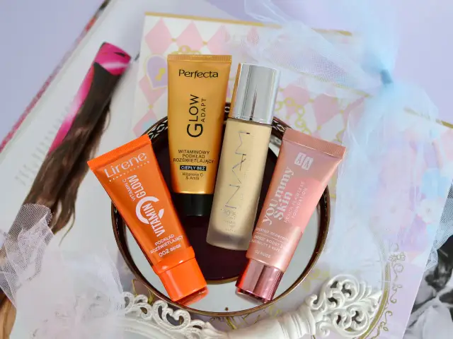 Topowe podkłady rozświetlające z Rossmanna: Znajdź swój ideał!