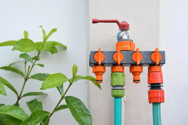 Jak zamontować kran ogrodowy? Kompletny poradnik DIY