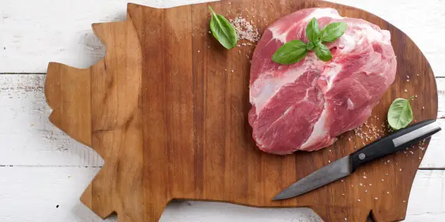 Czy pies może jeść mięso wieprzowe? Bezpieczeństwo i najważniejsze zasady