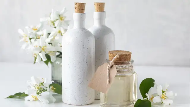 Domowy szampon DIY: naturalne przepisy dla zdrowych włosów i planety