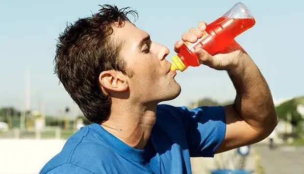 Bebidas con Electrolitos: ¿Cuándo las necesitas y cómo prepararlas?