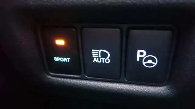 Toyota CHR: jak włączyć tryb sport szybko i skutecznie - poradnik