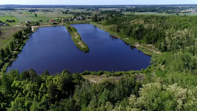 Borowy Staw: Planujesz zasiadkę? Poznaj to łowisko od podszewki!