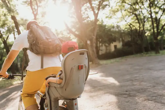 Jaki rower do jazdy z dzieckiem w foteliku? Wybierz bezpieczny model