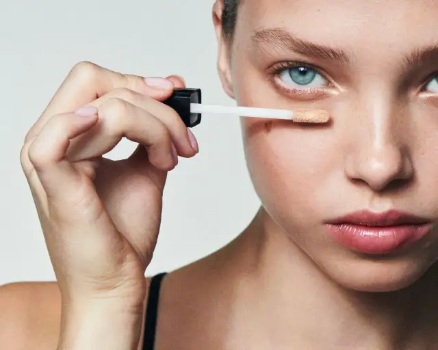 Jak aplikować korektor? Kluczowe miejsca i techniki dla perfekcyjnej cery