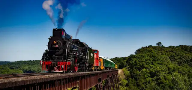 Zasada działania silnika parowego: Poznaj wszystkie szczegóły prostym językiem