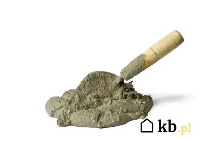 Glina czy zaprawa szamotowa – co wybrać i kiedy? Porównanie właściwości i zastosowań