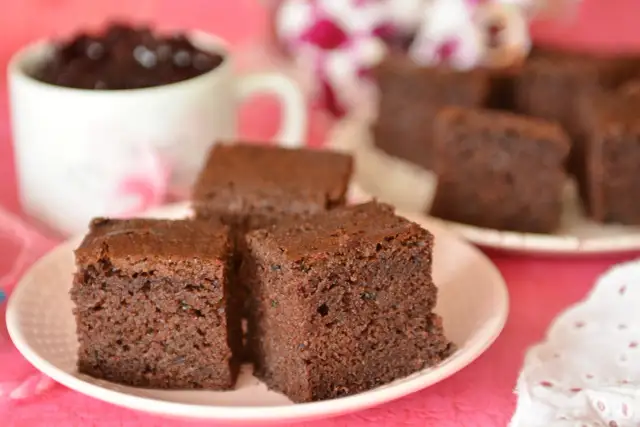 Szybkie i efektowne ciasta, które zaimponują każdemu – przepisy na każdy dzień