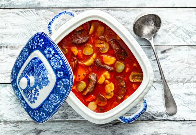 Jak zrobić zupę strogonow – prosty przepis na pyszne danie