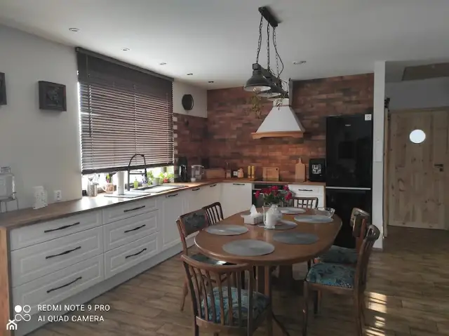 5 skutecznych sposobów jak ukryć rurę od okapu - poradnik dla każdego