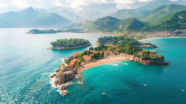 Najpiękniejsze plaże w Czarnogórze: TOP 5 plaż do odwiedzenia