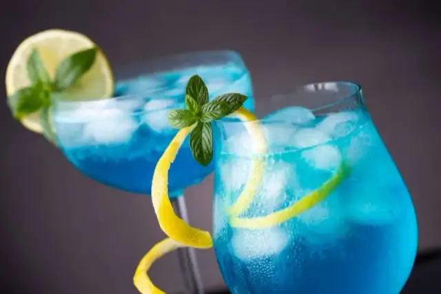 Pyszne drinki bezalkoholowe z blue curacao na każdą okazję
