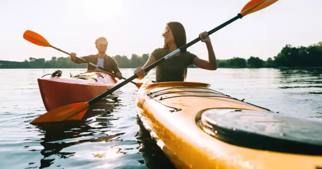 Jak przewieźć kajak bezpiecznie i zgodnie z przepisami drogowych
