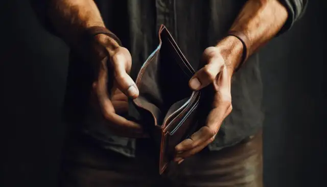 Ile adwokat bierze za rozprawę? Poznaj zaskakujące koszty usług