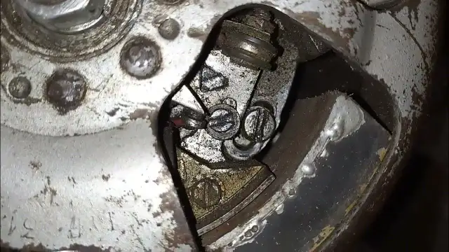 Ustaw zapłon w kosiarce: prosty trik z wizytówką! Poradnik.