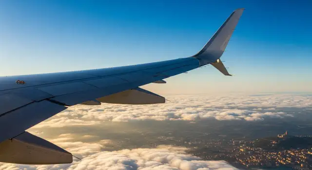 Ile trwa lot z Warszawy do Gdańska? Sprawdź, co musisz wiedzieć