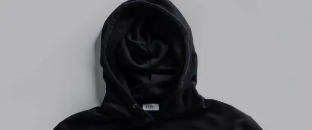 Co to jest hoodie? Wyjaśniamy definicję, historię i stylizacje